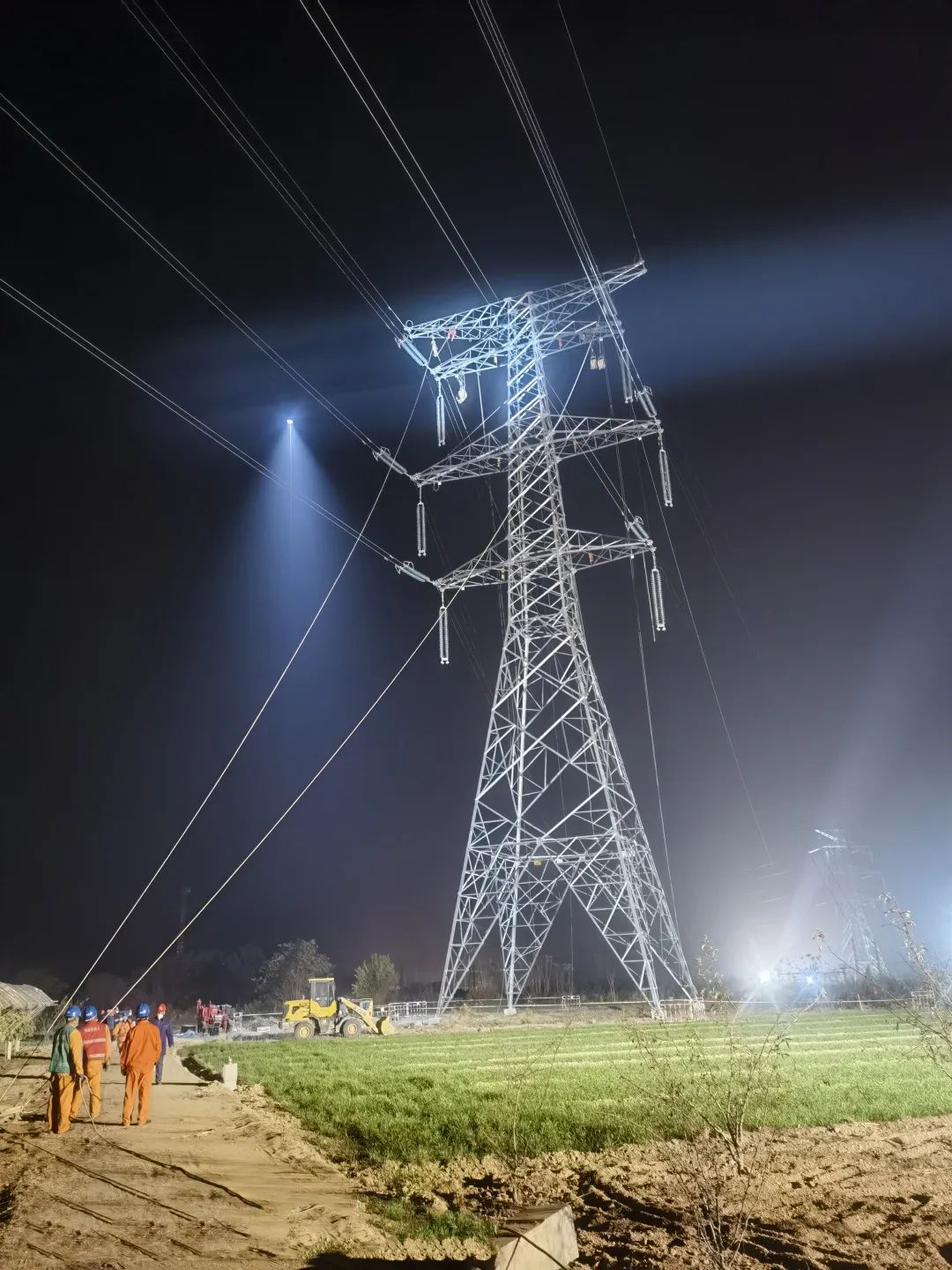 系留無人機照明系統在陜西電網渭南市潼關縣輸變電工程亮相-.